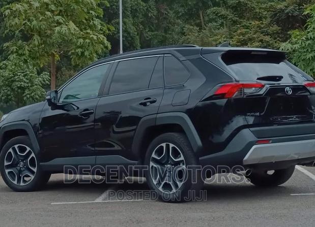 Toyota RAV4 2019: Black Edition - Luxury SUV