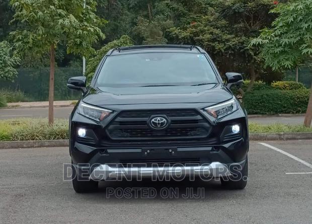 Toyota RAV4 2019: Black Edition - Luxury SUV