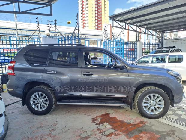 Toyota Land Cruiser Prado 2016 Gray
