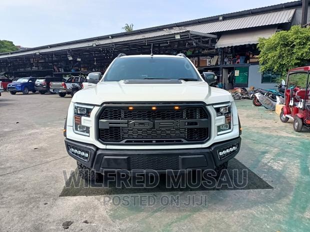 2016 White Ford Ranger - Perfect for Outdoor Enthusiasts