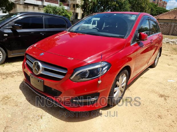Luxury Electric Mercedes-Benz B-Class B 250e 2016 Red