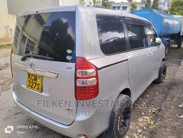 8-Seater 2013 Toyota Noah 2.0 143hp FWD