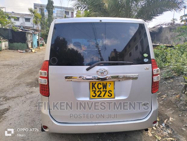 8-Seater 2013 Toyota Noah 2.0 143hp FWD
