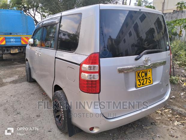 8-Seater 2013 Toyota Noah 2.0 143hp FWD