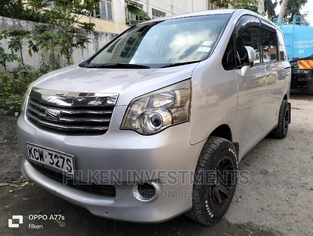 8-Seater 2013 Toyota Noah 2.0 143hp FWD