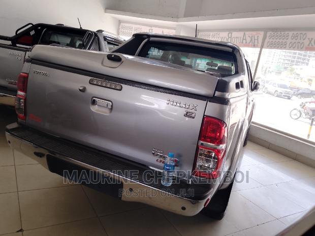 Toyota Hilux 2016 Gray