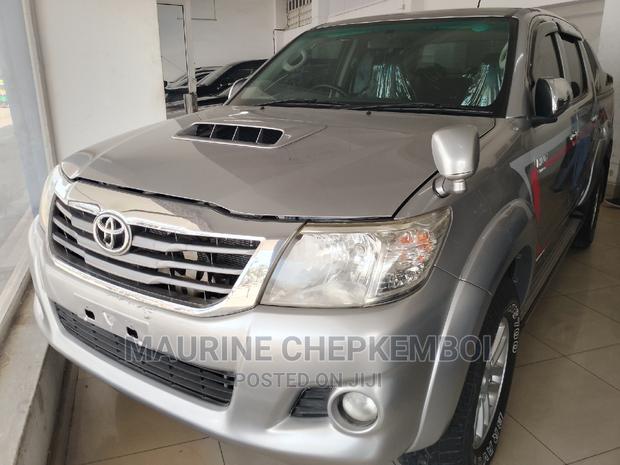 Toyota Hilux 2016 Gray