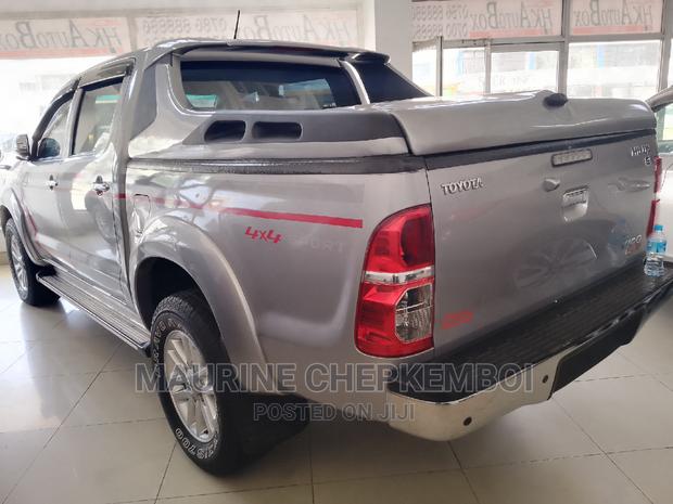 Toyota Hilux 2016 Gray