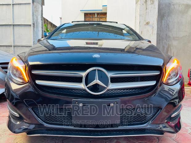 2017 E200 Mercedes-Benz Black - Sophisticated Sedan