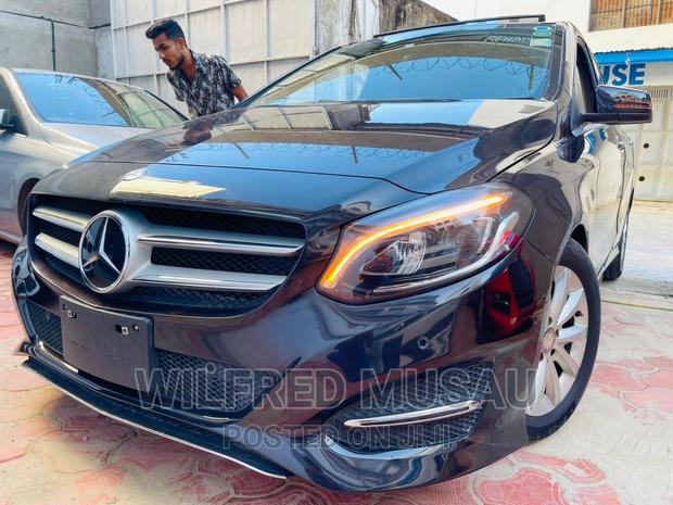 2017 E200 Mercedes-Benz Black - Sophisticated Sedan