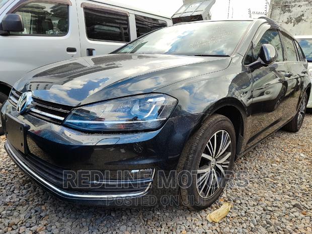 2016 Black Volkswagen Touran: Perfect for Daily Commute
