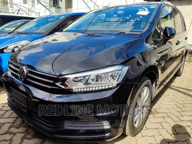 2016 Black Volkswagen Touran: Perfect for Daily Commute