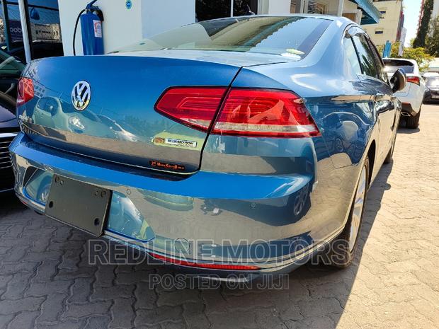 Volkswagen Passat 2016 Blue - Sleek & Fuel-Efficient Sedan