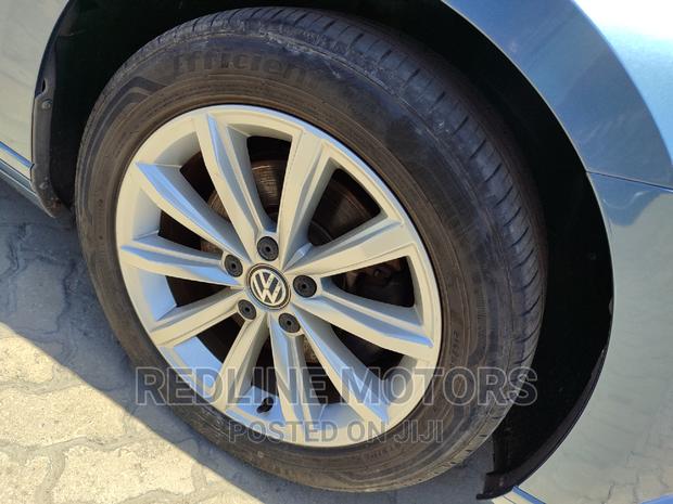 Volkswagen Passat 2016 Blue - Sleek & Fuel-Efficient Sedan