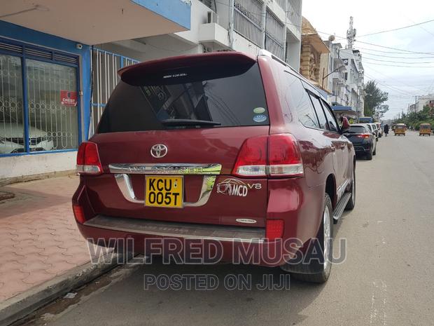 2012 Toyota Land Cruiser Red: Unmatched Off-Road Performance