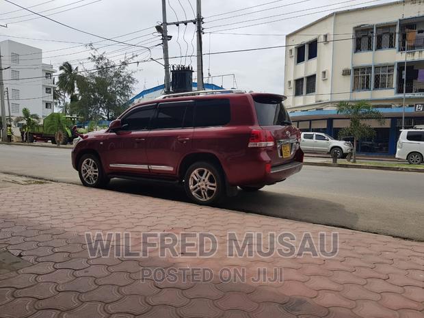2012 Toyota Land Cruiser Red: Unmatched Off-Road Performance