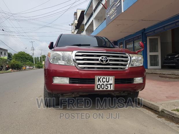 2012 Toyota Land Cruiser Red: Unmatched Off-Road Performance
