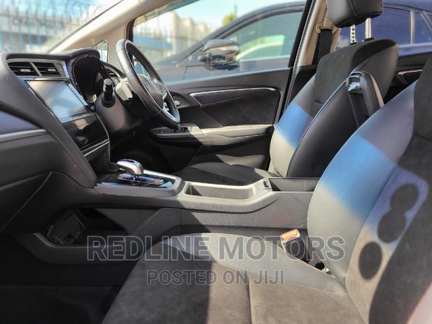 4WD Honda Shuttle 2016 Hybrid in Black - Premium Performance