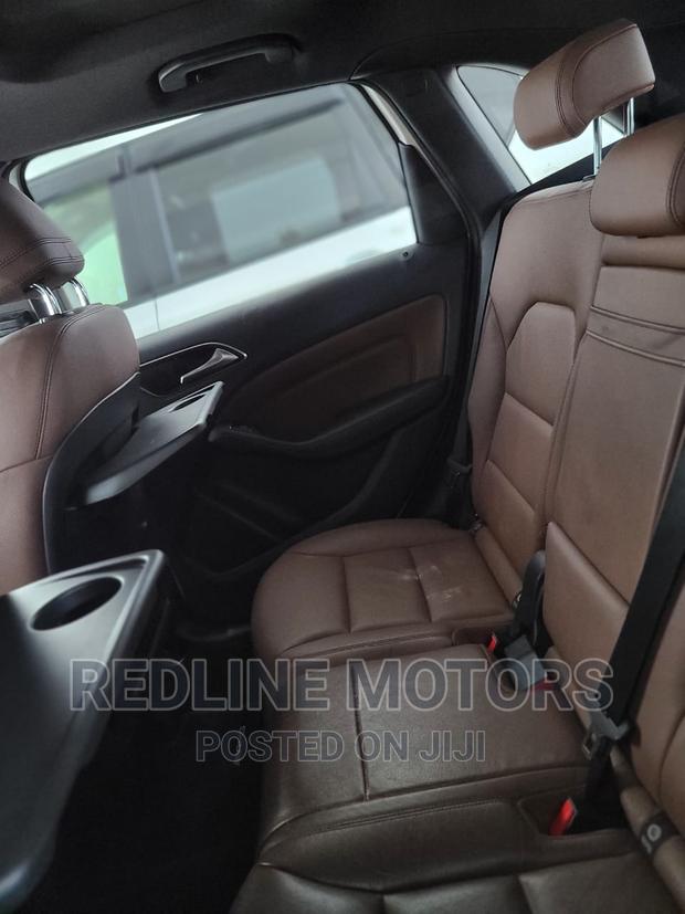 2016 Mercedes-Benz B-Class Pearl: Compact SUV with Luxury Features