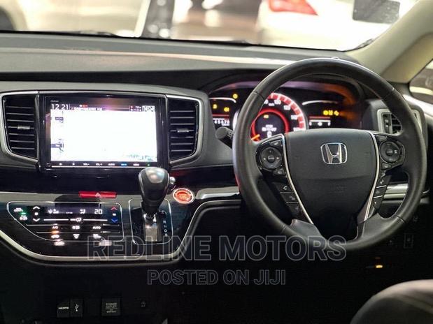 Honda Odyssey 2017 White: Modern Minivan with Style and Space