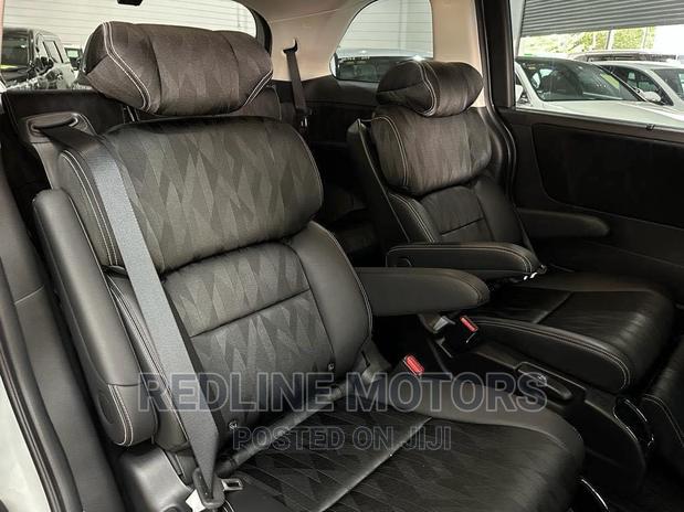 Honda Odyssey 2017 White: Modern Minivan with Style and Space