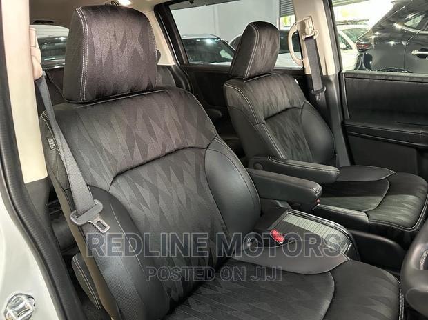 Honda Odyssey 2017 White: Modern Minivan with Style and Space