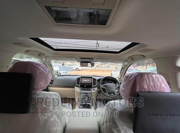 New 2018 Toyota Land Cruiser Black - Premium Off-Roader Available