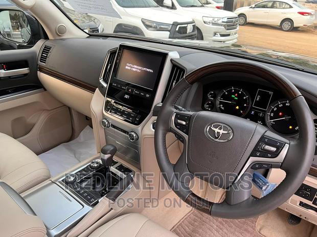 New 2018 Toyota Land Cruiser Black - Premium Off-Roader Available