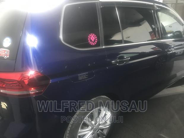 2016 Volkswagen Touran Blue: A Perfect Blend of Style and Comfort