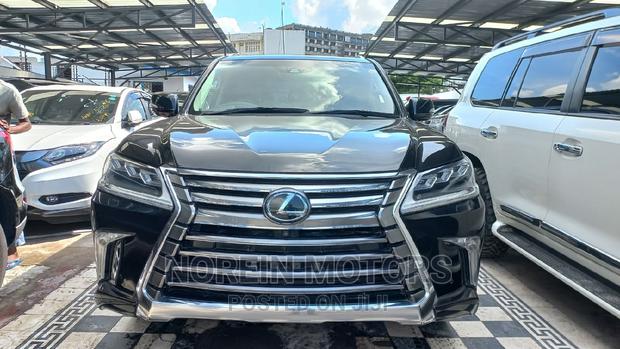 Lexus LX 2017 Black: Sophisticated SUV for Adventure