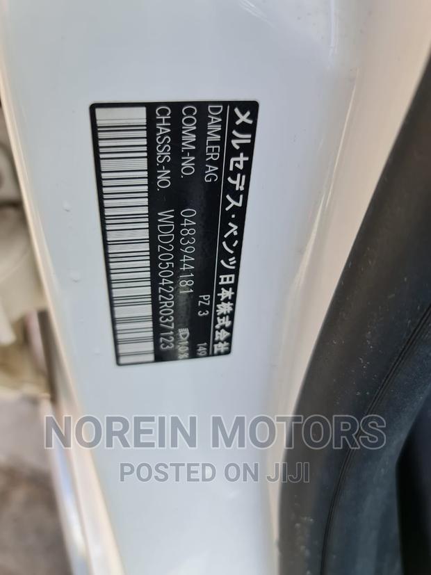 Mercedes-Benz C200 2016 - Sleek White Sedan Up for Grabs