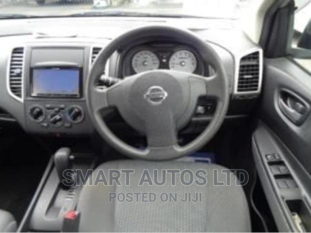 2016 Nissan Wingroad Silver: Perfect for Your Daily Commute