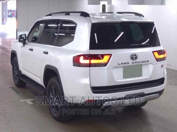 2022 Land Cruiser Pearl Edition: Powerful and Stylish SUV for Adventure Seekers