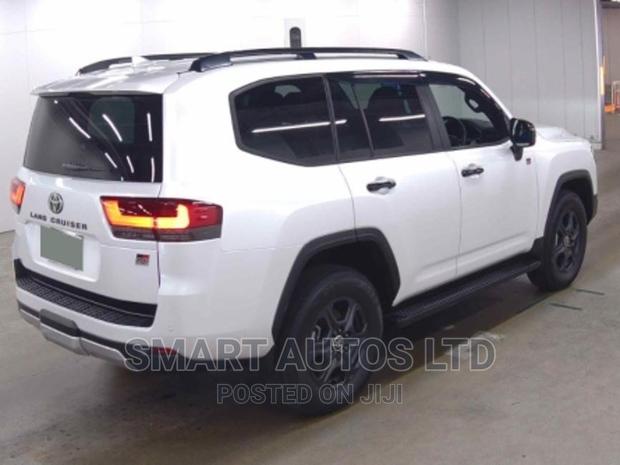 2022 Land Cruiser Pearl Edition: Powerful and Stylish SUV for Adventure Seekers