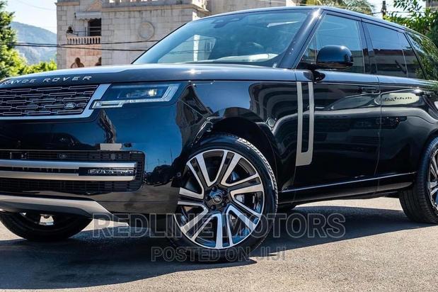 Black 2023 Land Rover Range Rover Vogue - Exquisite & Versatile
