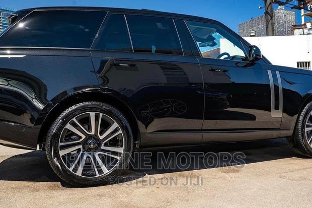 Black 2023 Land Rover Range Rover Vogue - Exquisite & Versatile