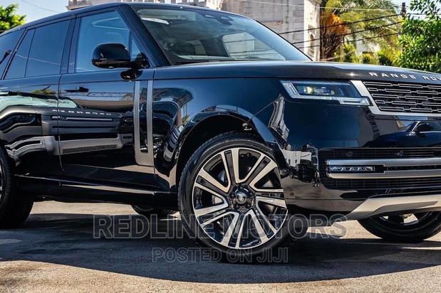 Black 2023 Land Rover Range Rover Vogue - Exquisite & Versatile
