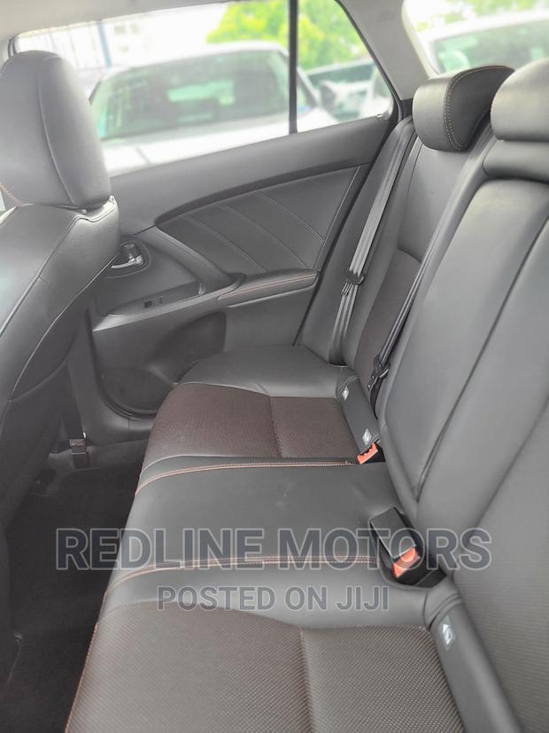 2016 Toyota Avensis Black: Stylish & Reliable Sedan