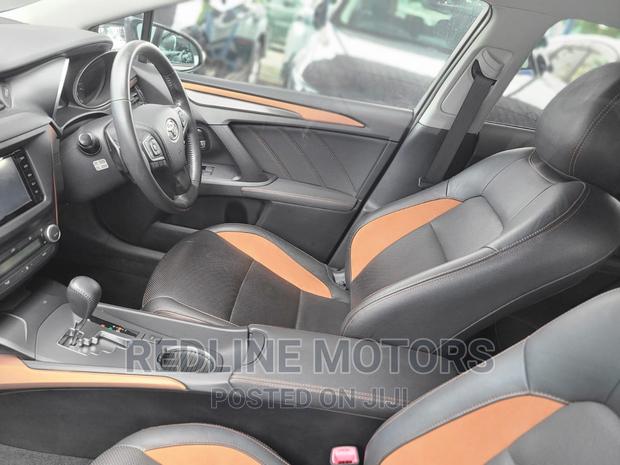 2016 Toyota Avensis Black: Stylish & Reliable Sedan