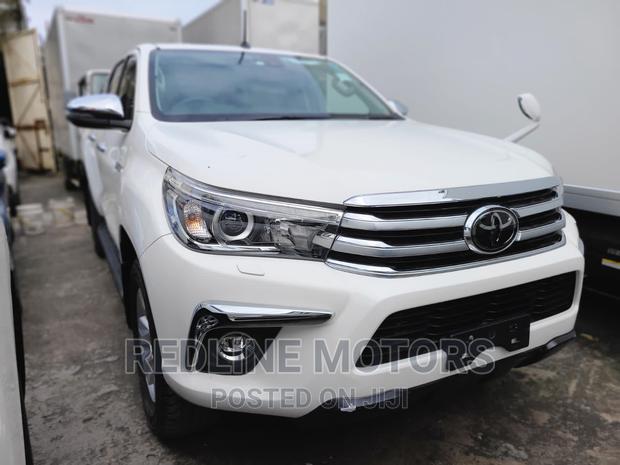 2018 Toyota Hilux White - Adventure Awaits in a Stylish 4x4