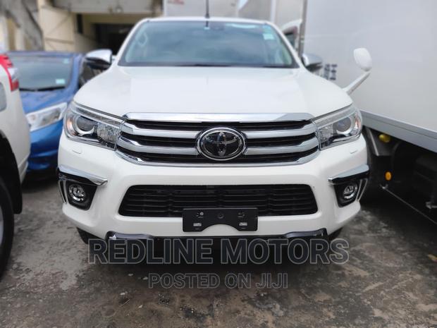 2018 Toyota Hilux White - Adventure Awaits in a Stylish 4x4