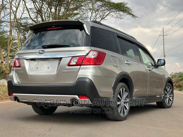 2016 Subaru Exiga in Silver: Perfect for Families