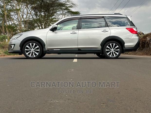 2016 Subaru Exiga in Silver: Perfect for Families
