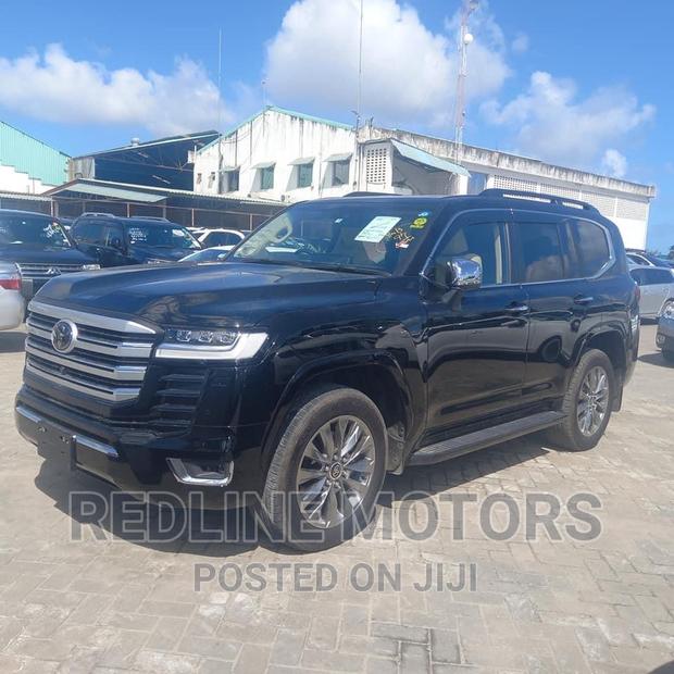 2023 Toyota Land Cruiser Black Edition: Experience Luxury Off-Roading