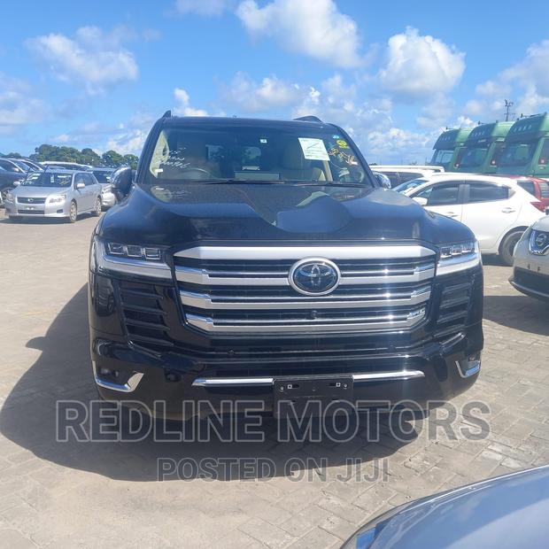 2023 Toyota Land Cruiser Black Edition: Experience Luxury Off-Roading