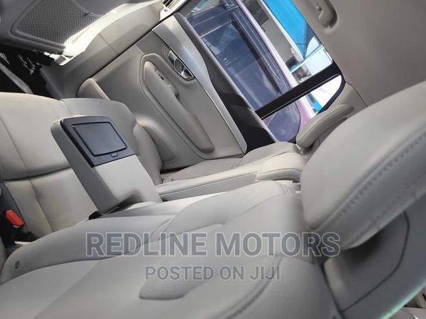 Volvo XC90 2017 - Luxury Silver Model