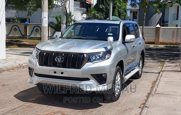 2017 Toyota Land Cruiser Prado Silver - Off-Road Adventurer