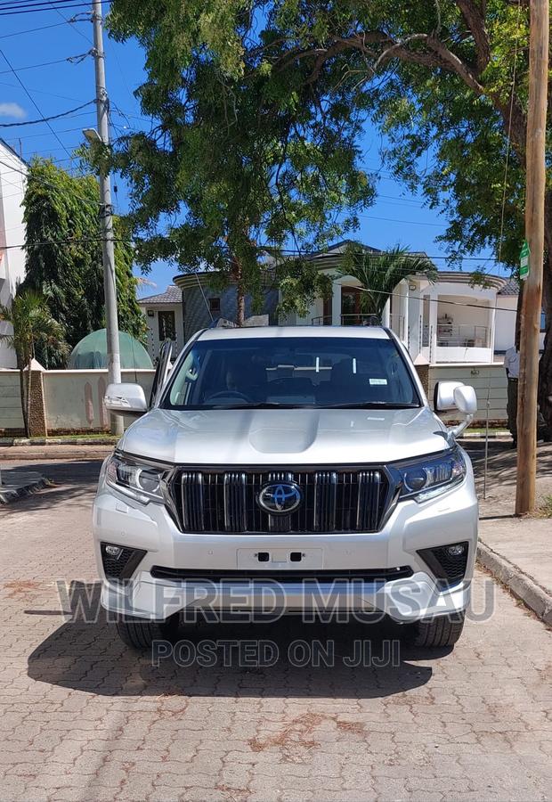 2017 Toyota Land Cruiser Prado Silver - Off-Road Adventurer