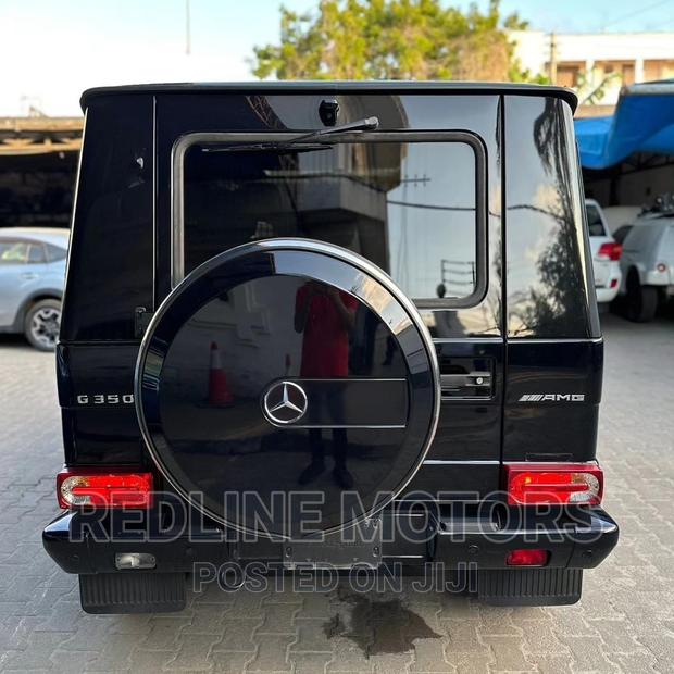 Experience the luxury of the 2018 Mercedes-Benz G-Class Black SUV. Stylish design, top-notch
