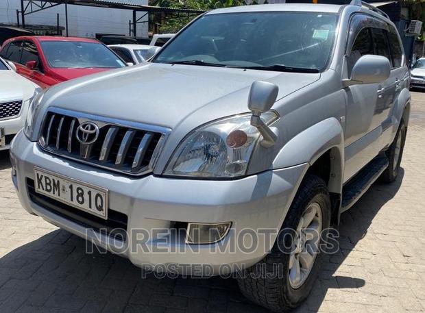Silver 2007 Toyota Land Cruiser Prado: Premium Off-Road Vehicle